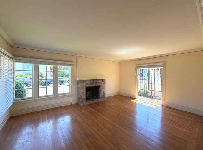 Building Photo - UPDATED BRIGHT HUGE 1650sf 2BR/1BA+BONUS Home Balboa Terrace LOTS of Natural Light AVAILABLE NOW