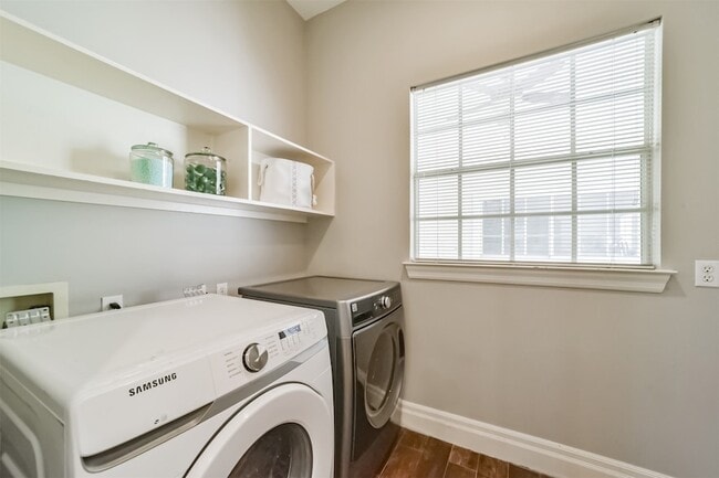 Building Photo - 9660 Fairdale Ln