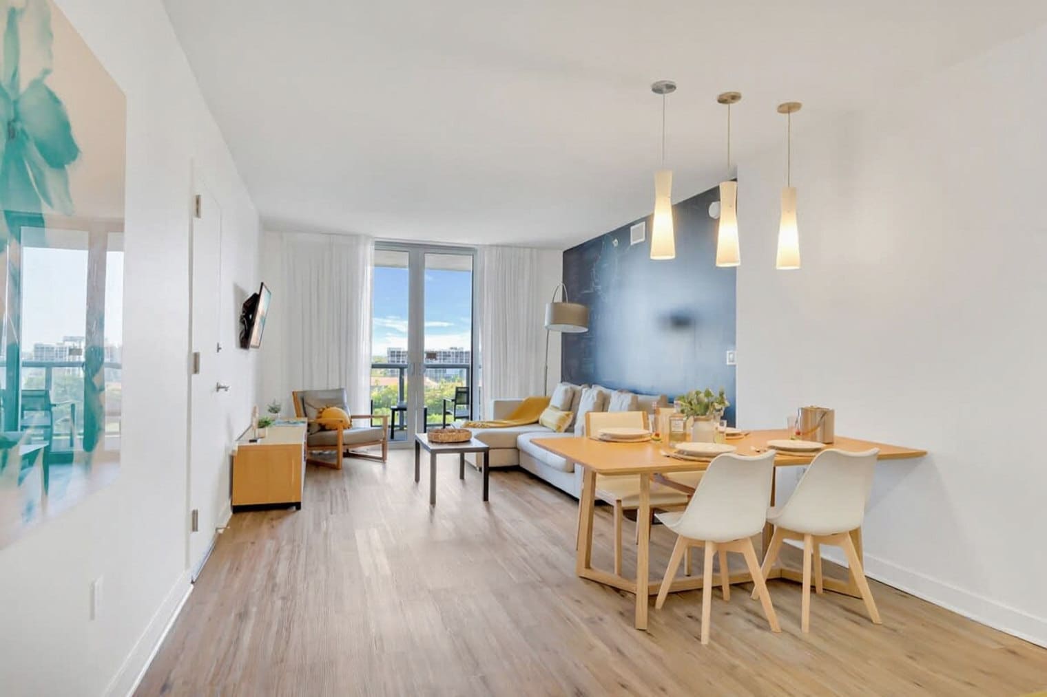 Building Photo - 2602 E Hallandale Beach Blvd