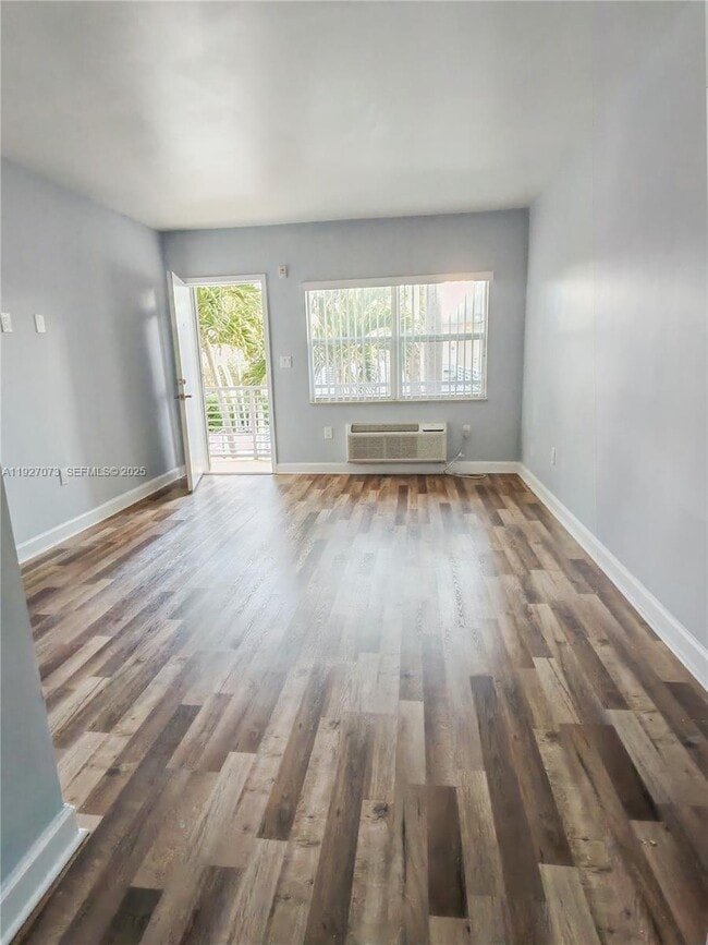 Primary Photo - 8000 NE Bayshore Ct