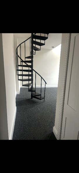 Building Photo - 11 2nd St