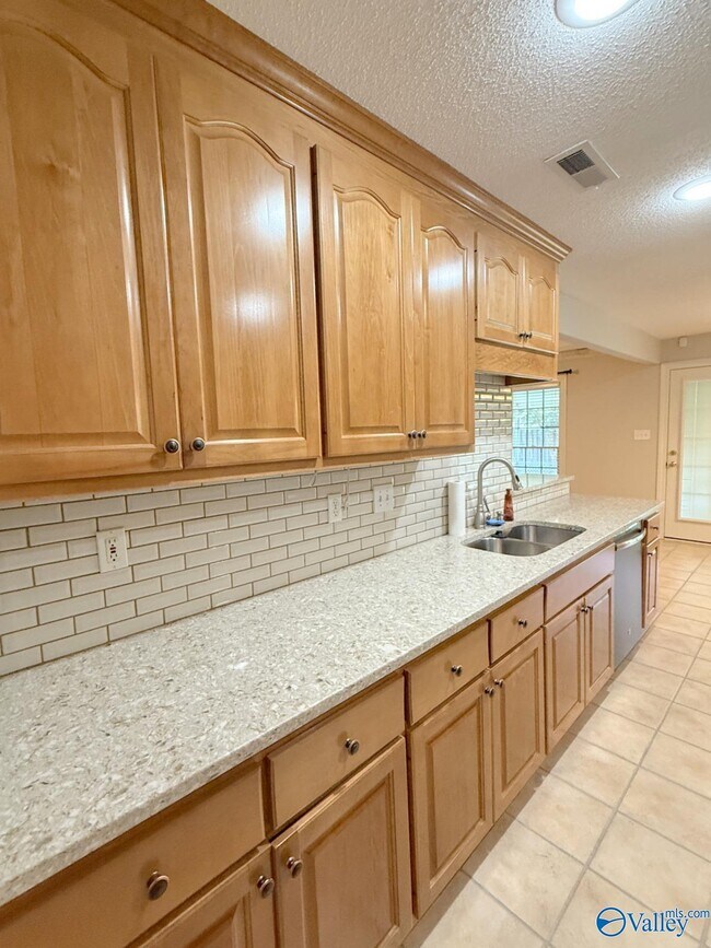 Building Photo - 238 Pebble Brook Dr