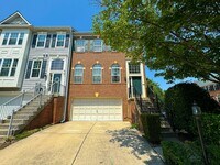 Building Photo - Stunning 3 Bed 3.5 Bath Brick Colonial End-Unit Townhome In Vibrant Kingstowne Community