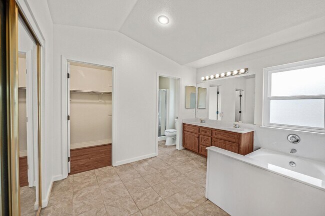 Building Photo - 1005 Mabel Josephine Ct