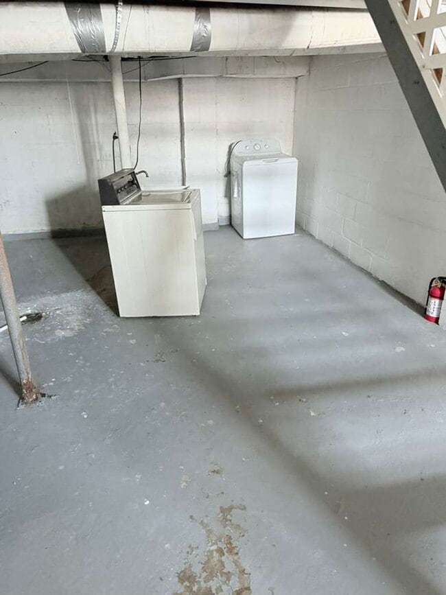 Building Photo - Beautiful and Fully renovated 4bd 2ba house in Penn Hills!