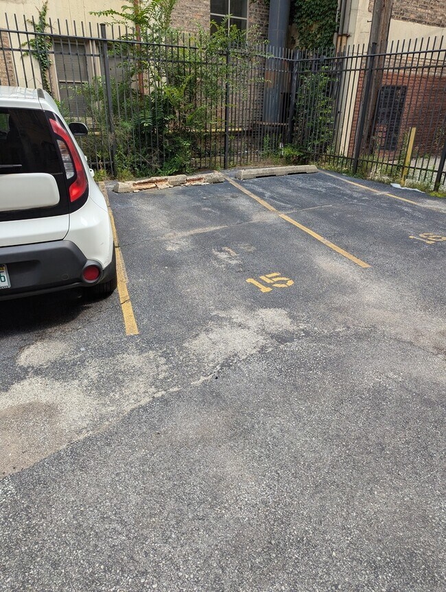 Building Photo - 5135 S Kenwood Ave