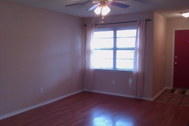 Building Photo - 1627 Briarcliff Ct