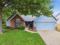 Building Photo - Large 3 bedroom, 2 bath home in Broken Arrow School District.