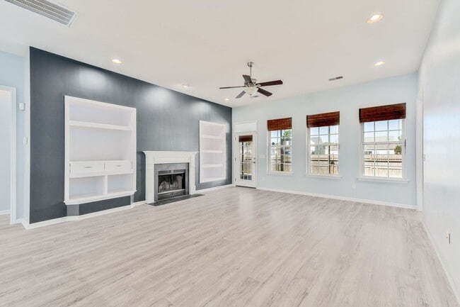 Building Photo - Elegant Two-Story Home in Tanner Plantation!