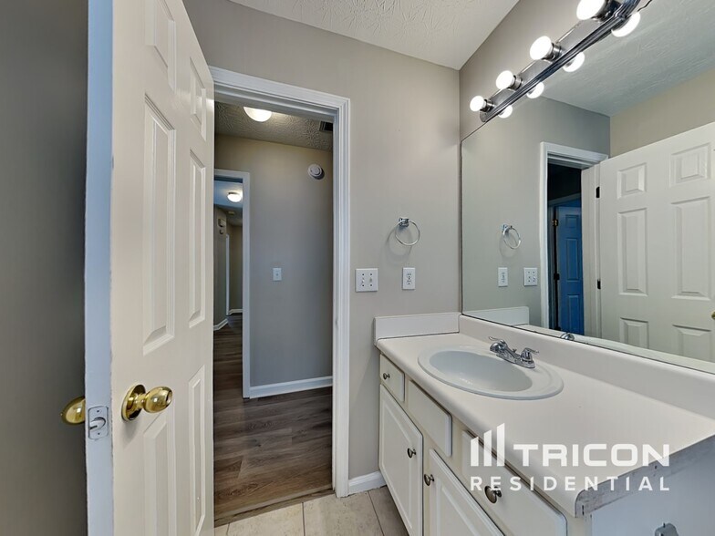 Building Photo - 4980 Wynford Ln