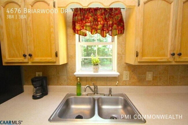 Building Photo - 4676 Briarwood Dr
