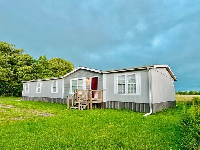 Building Photo - 55 County Rd NE 2220
