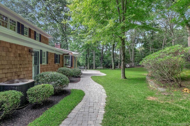 Building Photo - 451 River Rd