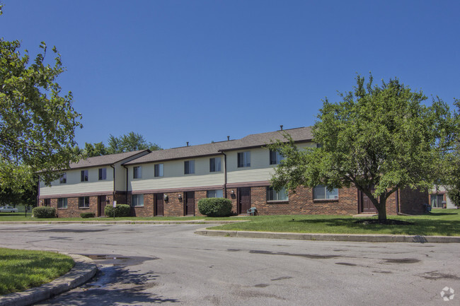 Primary Photo - Elgin Manor Apartments