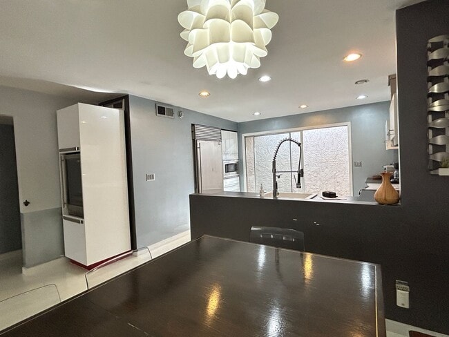 Building Photo - Stunning updated 2 Bedroom, 2 Bathroom, 2 car garage in heart of downtown Scottsdale