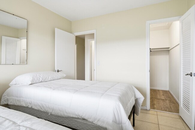 Building Photo - 142 Norwich F