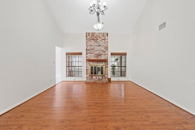 Building Photo - 2710 Pineleaf Dr