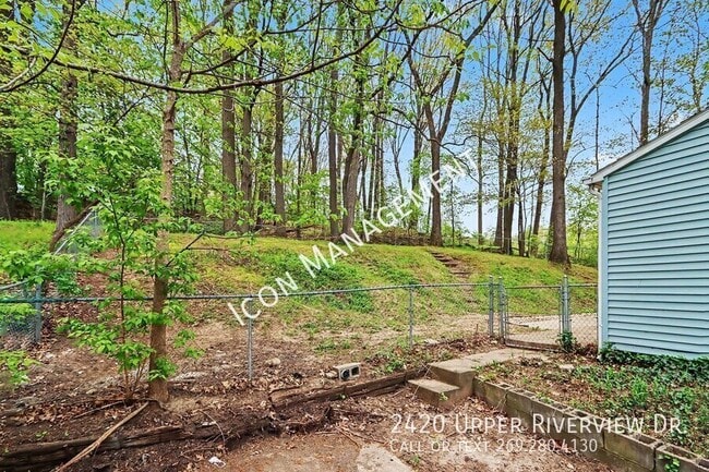 Building Photo - 2420 Upper Riverview Dr