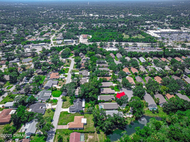 Building Photo - 6 Oak Village Dr