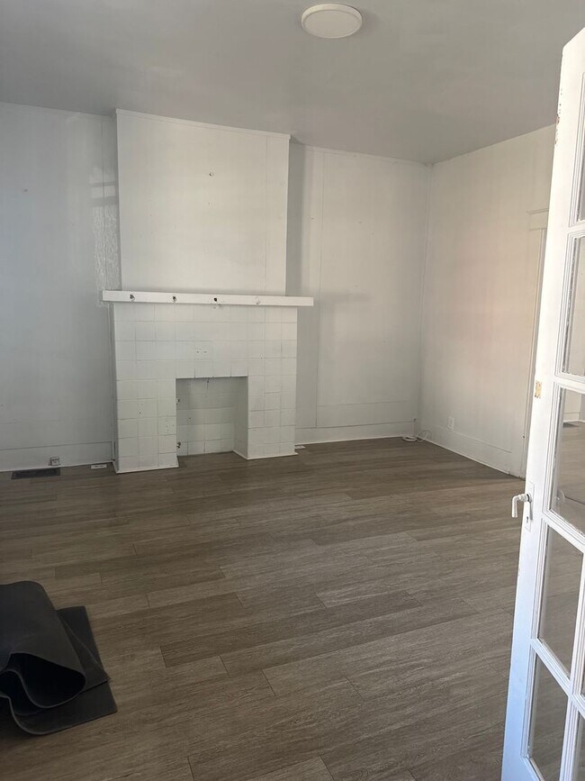 Building Photo - **3-Bedroom, 2-Bathroom House for Rent**