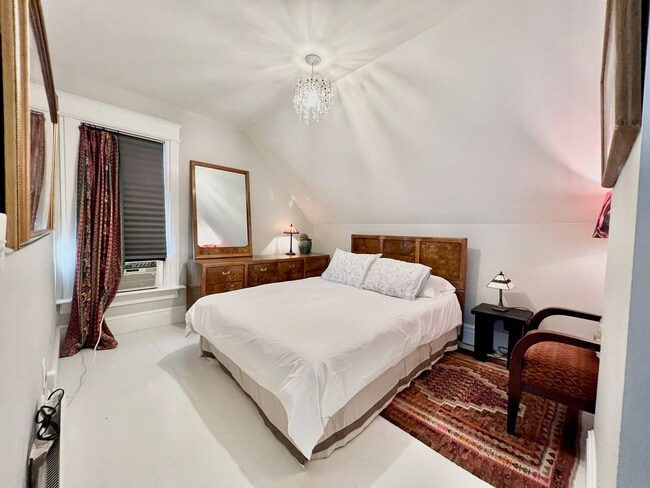 Building Photo - Victorian Gem in the Heart of Downtown – F...