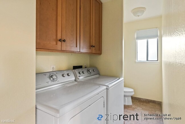 Building Photo - 2 br, 1.5 bath Condo - 824 Cedar St, Redwo...