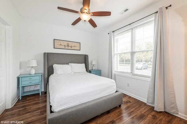 Building Photo - Beach Bliss: Cozy Condo Near Rehoboth & Lewes