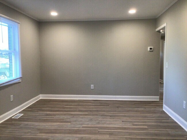 Building Photo - MOVE-IN SPECIAL! $250 off 1st full month's rent with move-in by 3/31/26!!!