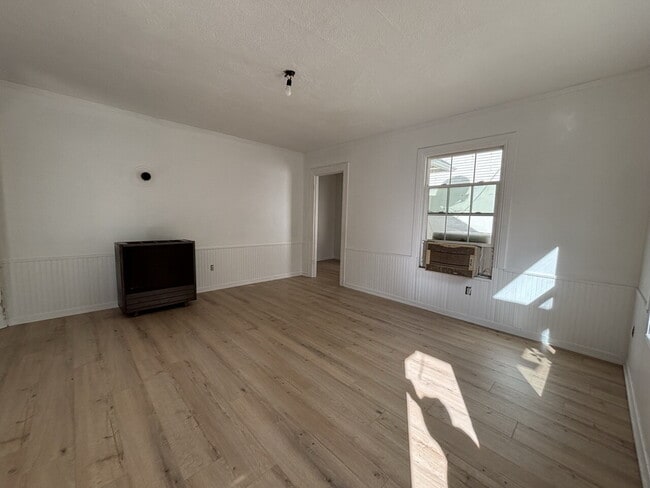 Building Photo - 2-Bedroom cottage for rent near downtown Placerville!