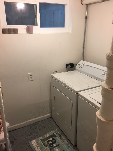 Washer/Dryer in unit - 1224 45th Ave