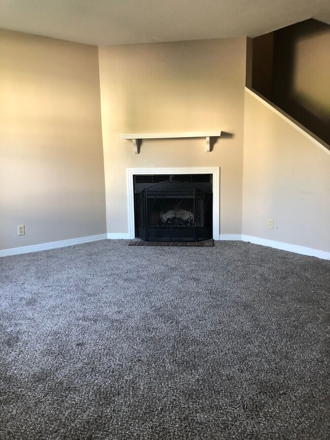 Building Photo - 102 C Kingsbury Ct 1/2 off 1st months rent