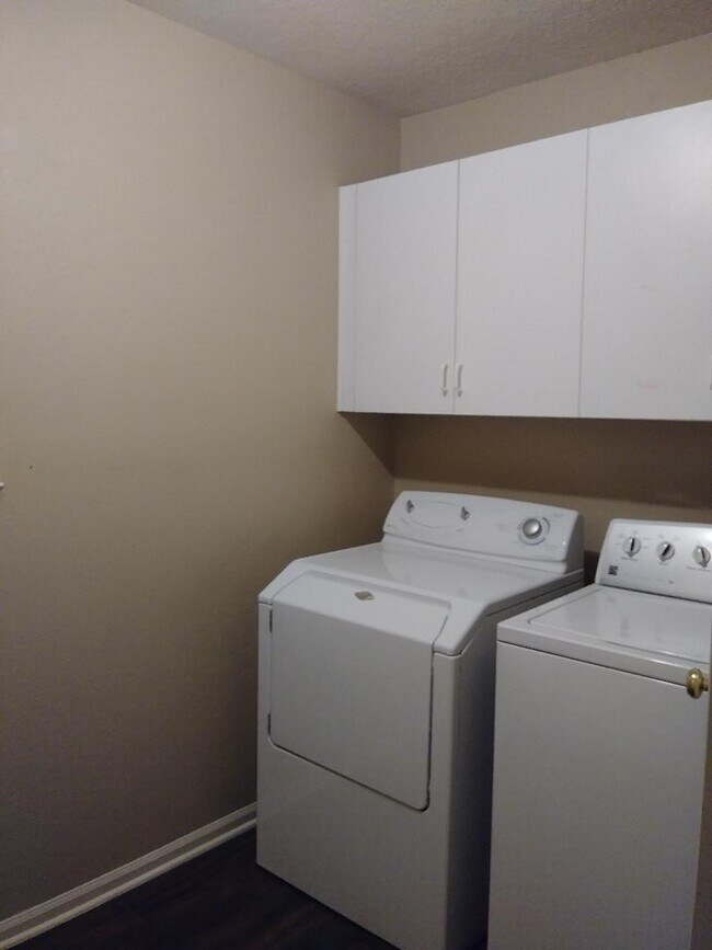 Building Photo - 7626 Almond Springs Dr