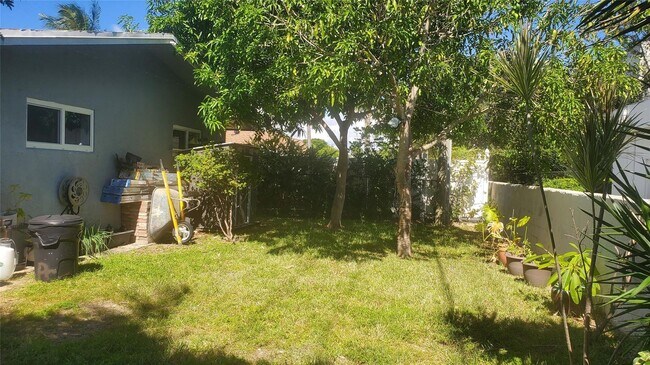 Building Photo - 616 SE 8th Ave