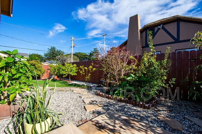 Building Photo - 40 Encina Ave