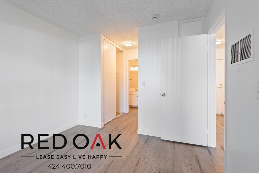 Building Photo - 16200 Vermont Ave