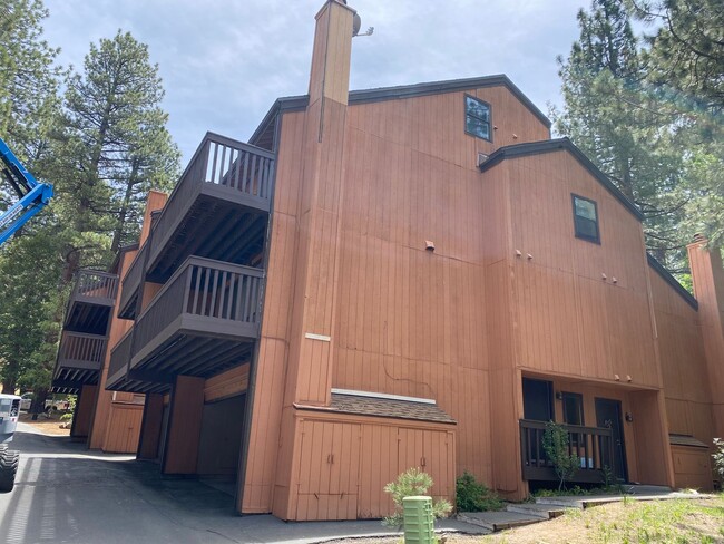Building Photo - Seasonal Furnished Rental