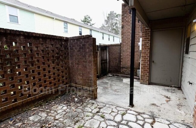 Building Photo - 579 Travelers Blvd