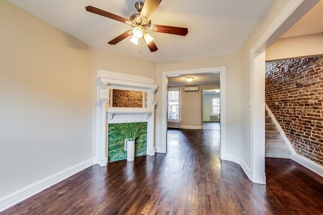 Building Photo - Spacious 3bd/2.5 bath updated townhome in ...
