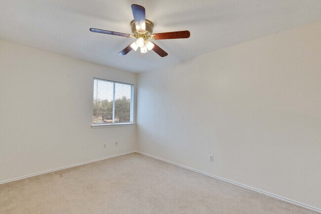 Building Photo - "Charming 3-Bed Oasis with 2.5 Baths in Pr...