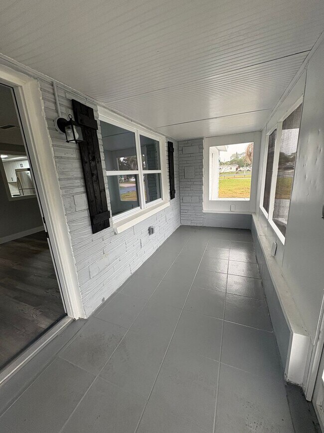 Building Photo - Fully Remodeled 3bed/2bath  Home with Bonus Room & Modern Upgrades