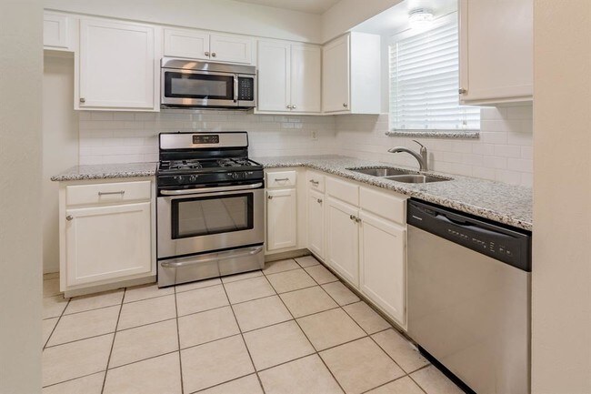 Building Photo - 80 S Wavy Oak Cir