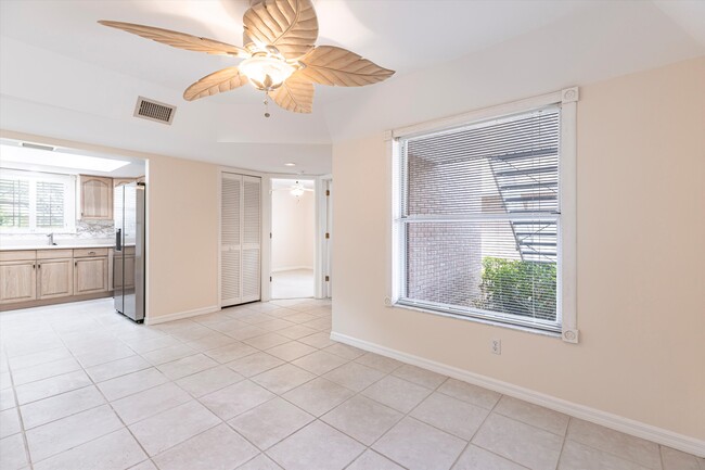 Building Photo - 6750 Lone Oak Blvd