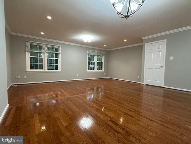 Building Photo - 10152 Village Knolls Ct