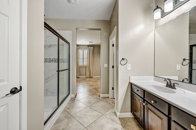 Building Photo - 3631 E Sophie Ln