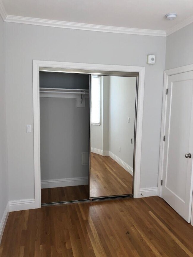 Building Photo - 1 bedroom in Oakland CA 94610