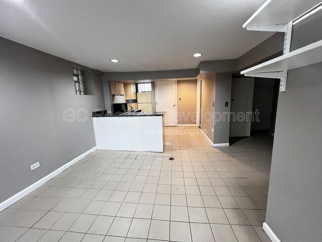 Building Photo - 2227 N Clybourn Ave