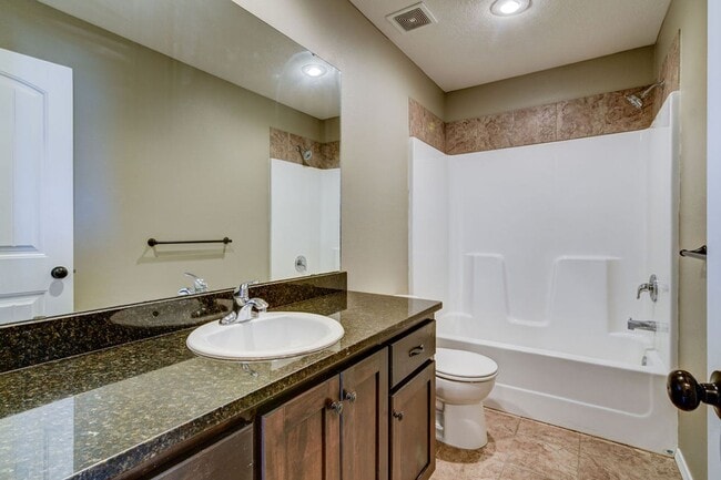 Building Photo - Beautiful 3-bedroom, 2-bath home in Republic with a 2-car garage.