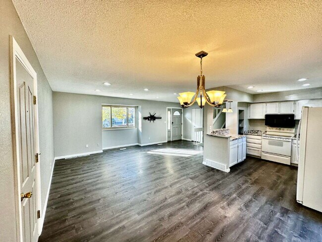 Building Photo - AVAILABLE NOW! Charming 3-Bedroom Retreat ...