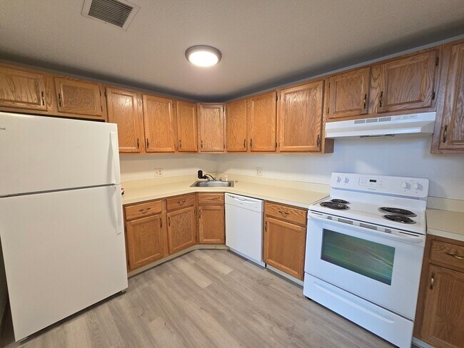 Building Photo - 130 Beach St