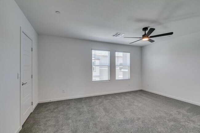 Building Photo - Beautiful New 3 Bed / 2.5 Bath Townhome 89178